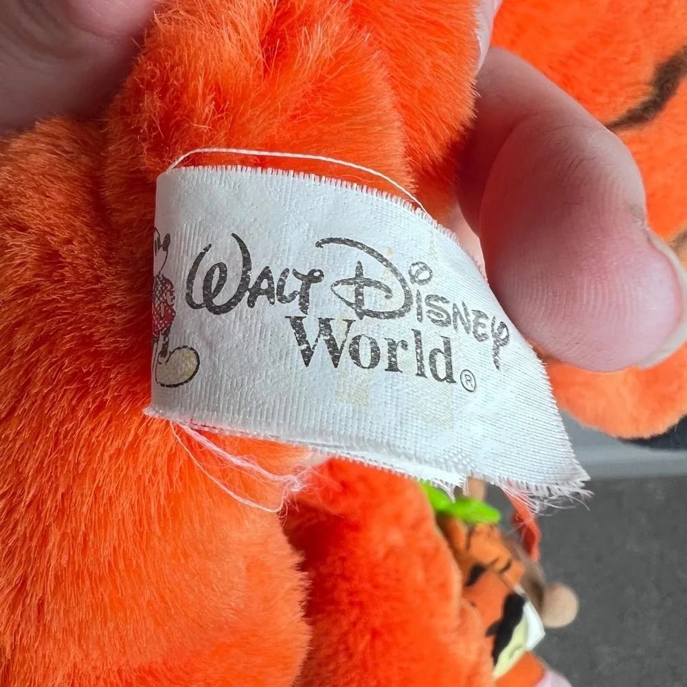 Vintage Walt Disney World 90s Tigger Plush Backpack with Keychains